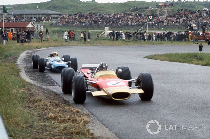 Graham Hill,Lotus 49B-Ford, leads Jackie Stewart, Matra MS10-Ford