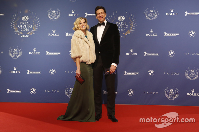 Тото Вольфф, акціонер та виконавчий директор Mercedes AMG F1 та його жінка Сьюзі Вольфф