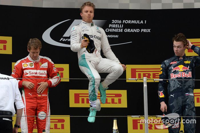 Salto de Rosberg en el GP de China, la tercera del año para Mercedes