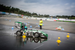 #026 Greenteam Stuttgart tijdens de wetpad op FSG