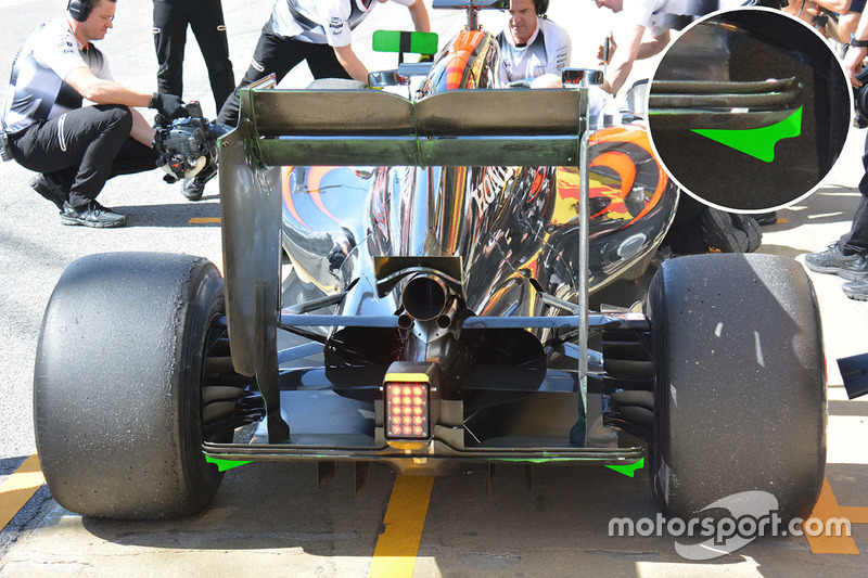 McLaren MP4-31 back wings detail