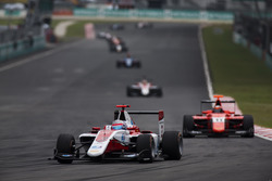 Alexander Albon, ART Grand Prix precede Jack Aitken, Arden International