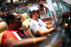 Fernando Alonso, McLaren en el desfile de pilotos