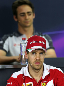 Sebastian Vettel, Ferrari durante la conferencia de prensa de la FIA