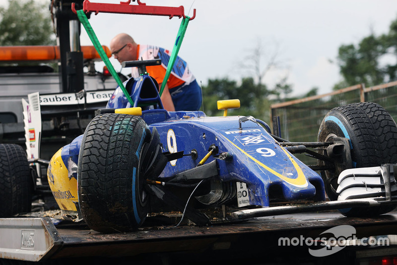 The damaged Sauber C35 of Marcus Ericsson, Sauber F1 Team is recovered back to the pits on the back 