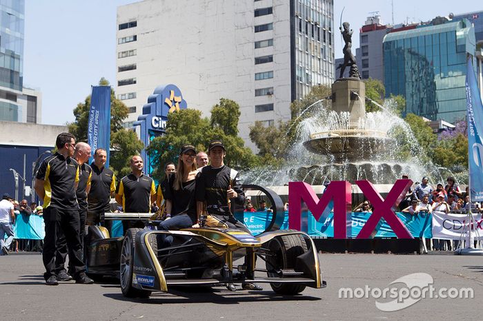 Esteban Gutiérrez, Techeetah con su esposa y el equipo
