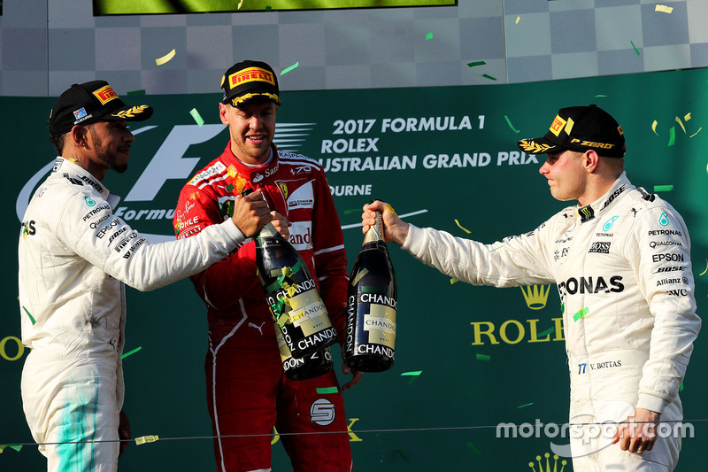 Подіум: переможець гонки Себастьян Феттель, Ferrari, другий призер Льюіс Хемілтон, Mercedes AMG F1, третій призер Валттері Боттас, Mercedes AMG F1