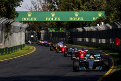 Lewis Hamilton, Mercedes AMG F1 W08; Sebastian Vettel, Ferrari SF70H; Valtteri Bottas, Mercedes AMG