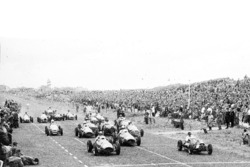 Alberto Ascari, Ferrari 500 and Mike Hawthorn, Cooper T20-Bristol, startta lider
