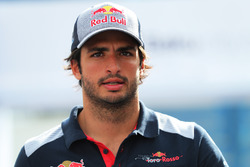 Карлос Сайнс-мол., Scuderia Toro Rosso