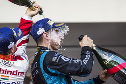 Podium: race winner Sébastien Buemi, Renault e.Dams, third place Nick Heidfeld, Mahindra Racing