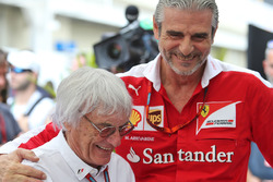 Bernie Ecclestone, avec Maurizio Arrivabene, Team Principal Ferrari