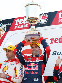 Podium: le vainqueur Jamie Whincup, Triple Eight Race Engineering Holden