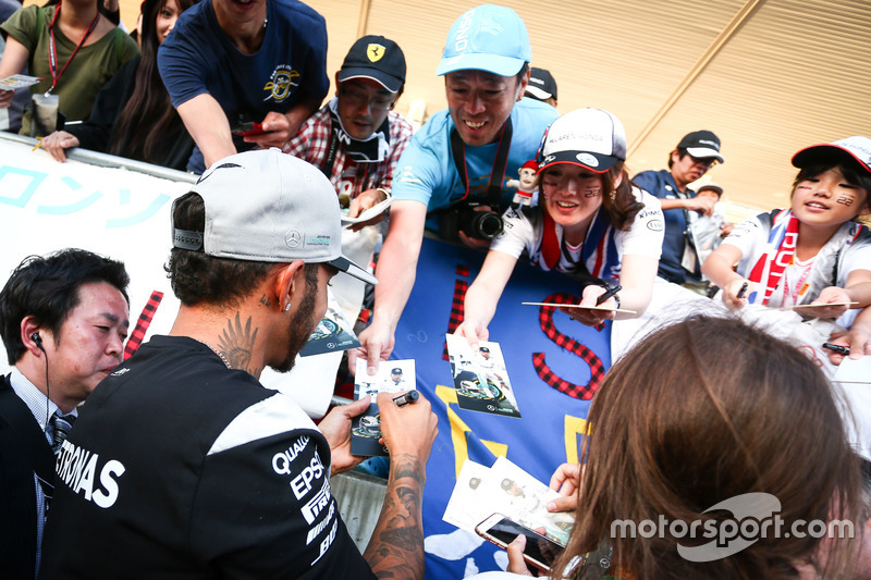 Lewis Hamilton, Mercedes AMG F1 signs autographs for the fans in the grandstand