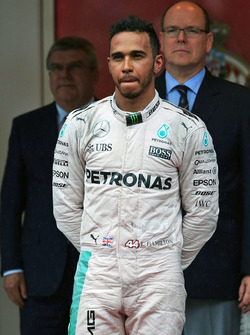 Podio: ganador d ela carrera Lewis Hamilton, Mercedes AMG F1