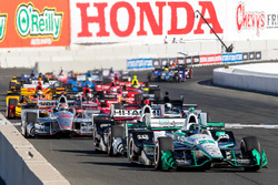 Start: Simon Pagenaud, Team Penske Chevrolet leads