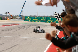 Lewis Hamilton, Mercedes AMG F1 W07 Hybrid takes the checkered flag