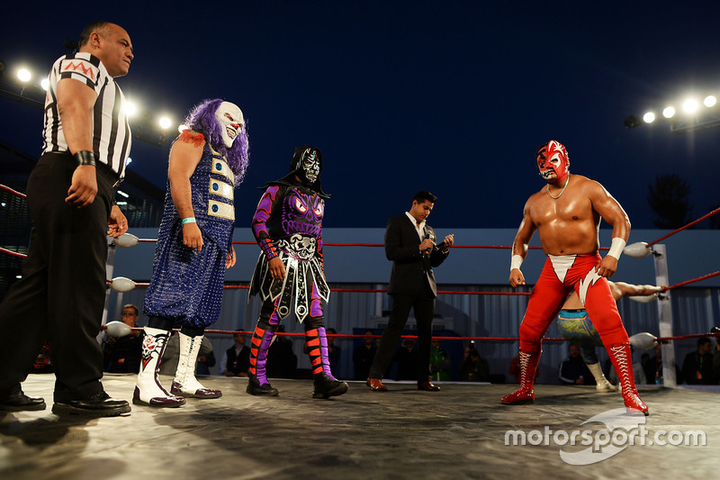 Lucha Libre en el paddock