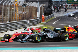 Sebastian Vettel, Ferrari SF16-H, Nico Rosberg, Mercedes AMG F1 W07 Hybrid, y Max Verstappen, Red Bu