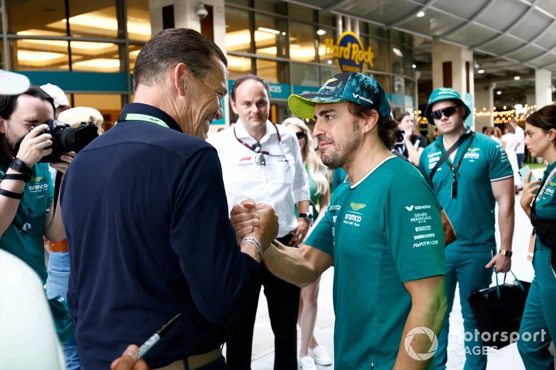 Fernando Alonso, Aston Martin F1 Team, se reúne con Daniel Grieder, CEO de Boss