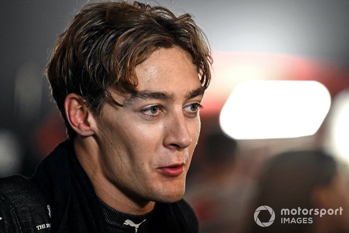 George Russell, Mercedes-AMG, habla con los medios de comunicación