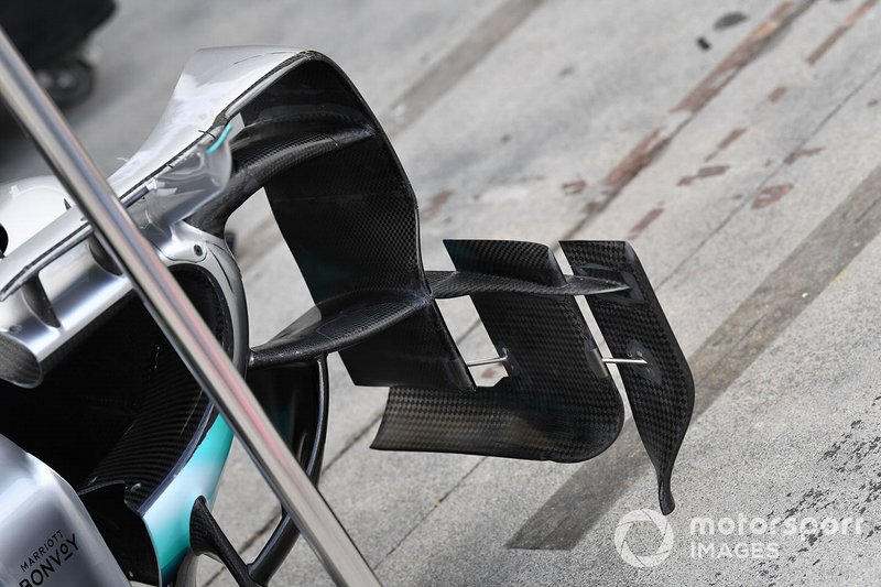 Mercedes W10: desviadores de fluxo