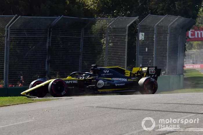 Daniel Ricciardo, Renault F1 Team R.S.19, danneggia l'ala anteriore alla partenza