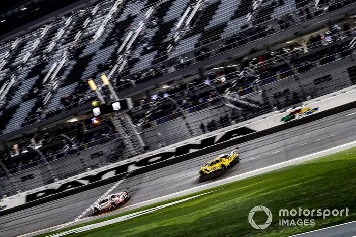 #66 Ford Chip Ganassi Racing Ford GT, GTLM: Joey Hand, Dirk Müller, Sebastien Bourdais, #4 Corvette Racing Corvette C7.R, GTLM: Oliver Gavin, Tommy Milner, Marcel Fassler