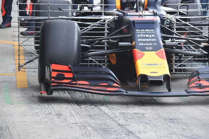 Detalle del alerón delantero del RB15