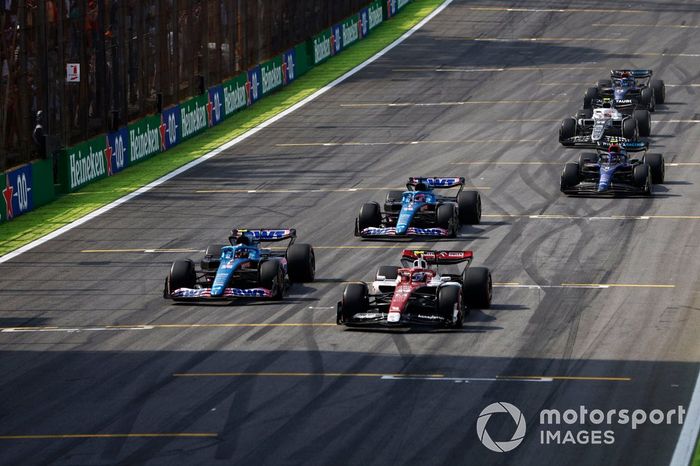 Zhou Guanyu, Alfa Romeo C42, Esteban Ocon, Alpine A522, Fernando Alonso, Alpine A522, Nicholas Latifi, Williams FW44, Yuki Tsunoda, AlphaTauri AT03, Alex Albon, Williams FW44