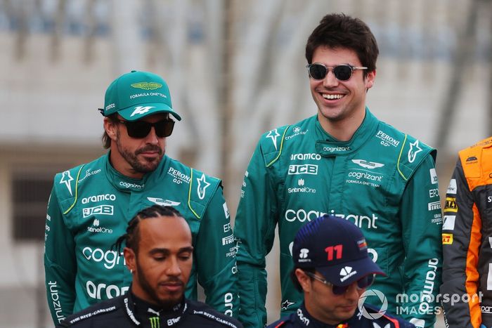 Fernando Alonso, Aston Martin F1 Team, con Lance Stroll, Aston Martin AMR23, Oscar Piastri, McLaren, Lewis Hamilton, Mercedes-AMG, Sergio Pérez, Red Bull Racing