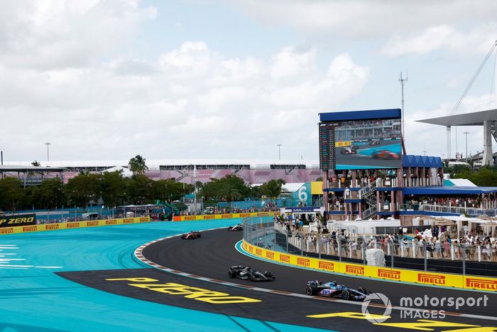 Pierre Gasly, Alpine A523, George Russell, Mercedes F1 W14, Charles Leclerc, Ferrari SF-23