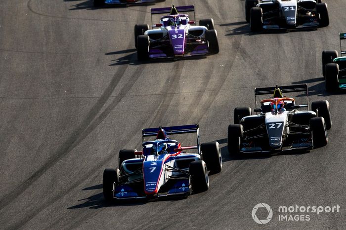 Emma Kimilainen, Alice Powell 