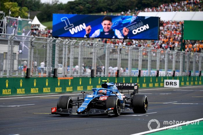 Esteban Ocon, Alpine A521, 1ª posición, se lleva la victoria