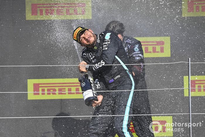 Podio: ganador Lewis Hamilton, Mercedes