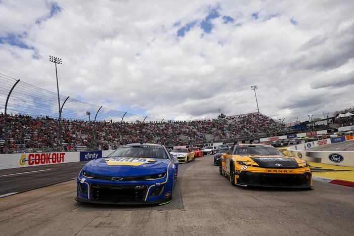 Chase Elliott, Hendrick Motorsports Chevrolet, Christopher Bell, Joe Gibbs Racing Toyota