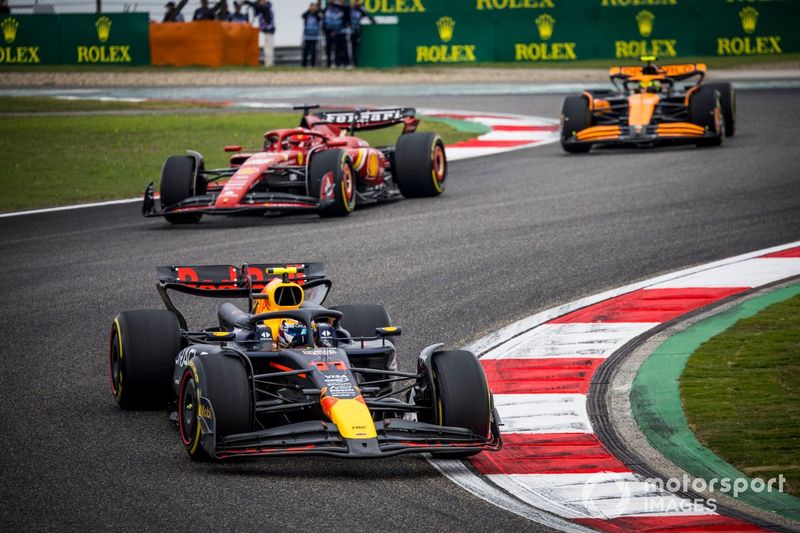 Sergio Pérez, Red Bull Racing RB20, Charles Leclerc, Ferrari SF-24, Lando Norris, McLaren MCL38