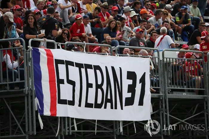 Esteban Ocon, Racing Point Force India F1 Team fans and banner