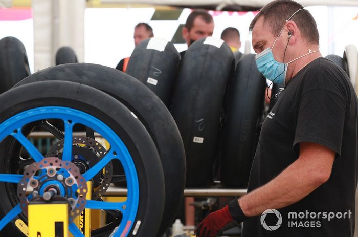 Técnico de neumáticos Dunlop 