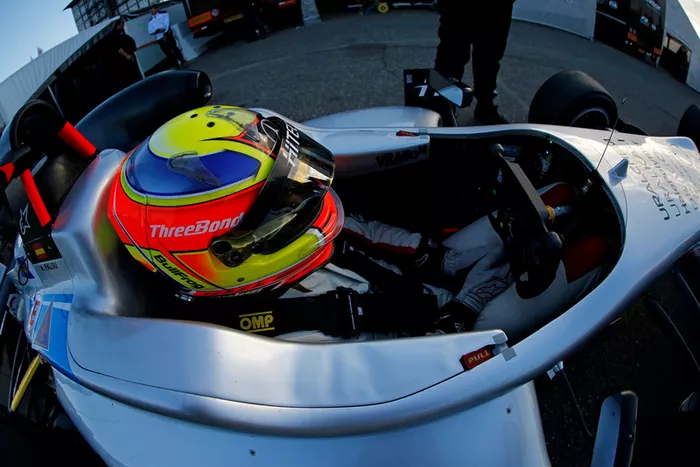 Alex Palou, Hitech Bullfrog GP Dallara F317 - Mercedes-Benz