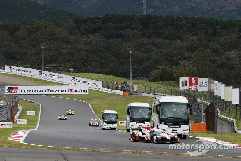 #8 Toyota Gazoo Racing Toyota TS050: Sebastien Buemi, Kazuki Nakajima, Fernando Alonso, with circuit safari buses