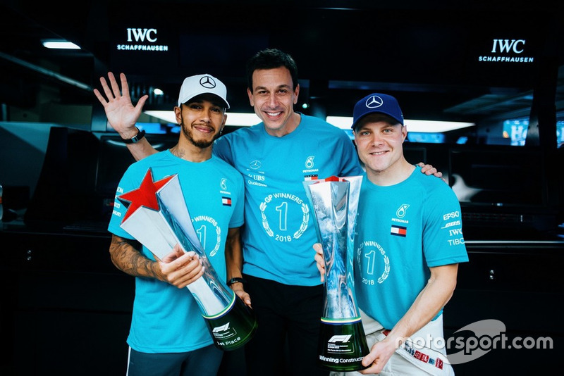 Lewis Hamilton, Valtteri Bottas, Toto Wolff, Mercedes AMG F1