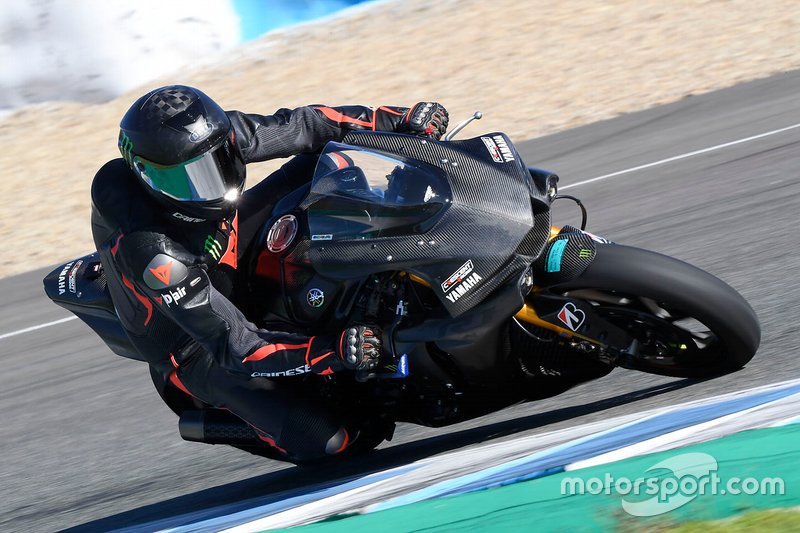 Lewis Hamilton probando la Yamaha Superbike