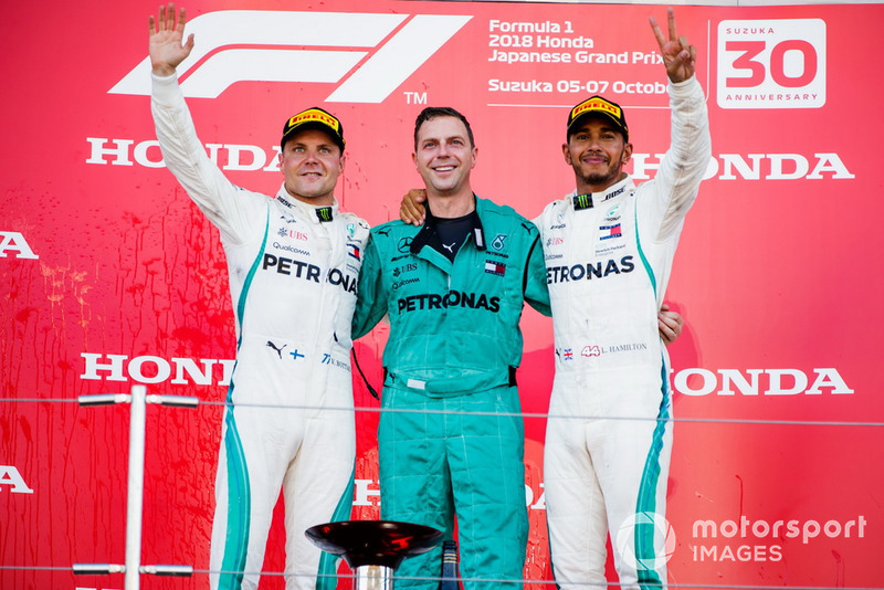 Il vincitore della gara Lewis Hamilton, Mercedes AMG F1, e il secondo classificato Valtteri Bottas, Mercedes AMG F1, sul podio