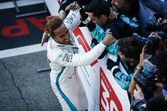 Yarış galibi Lewis Hamilton, Mercedes AMG F1 W09