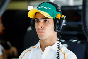 Sergio Sette Camara dans le garage McLaren