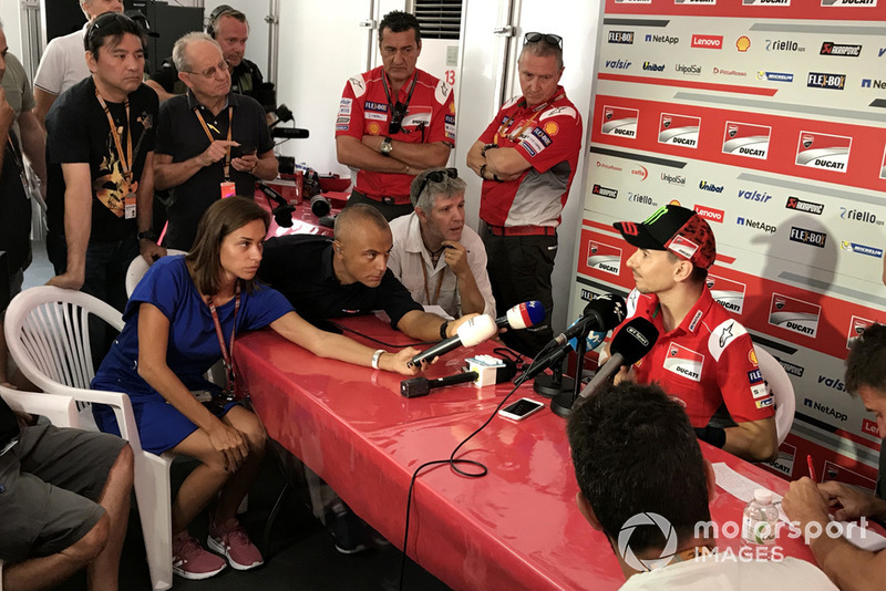 Jorge Lorenzo, Ducati Team lesionado tras la caída