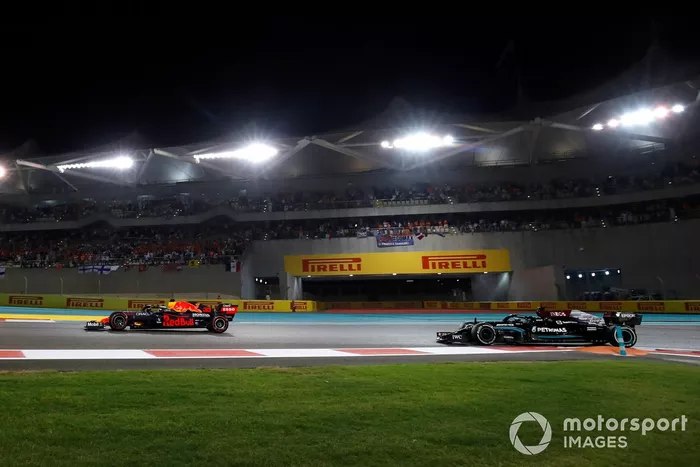 Max Verstappen, Red Bull Racing RB16B, Lewis Hamilton, Mercedes W12