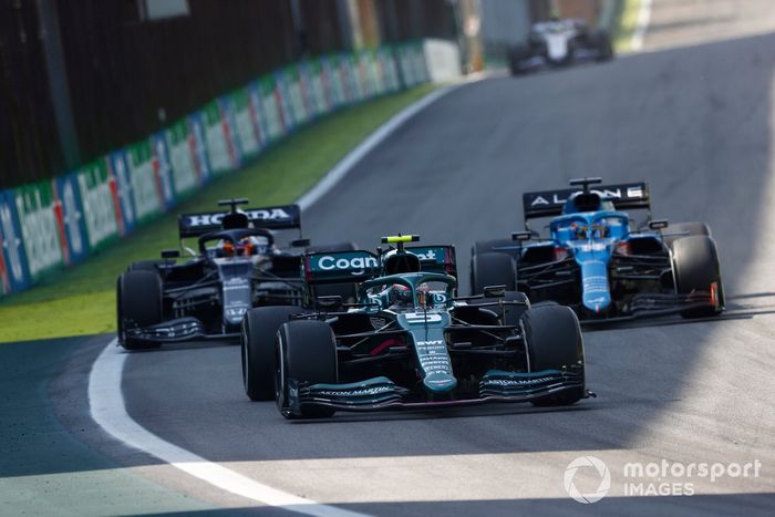 Sebastian Vettel, Aston Martin AMR21, Fernando Alonso, Alpine A521, Yuki Tsunoda, AlphaTauri AT02