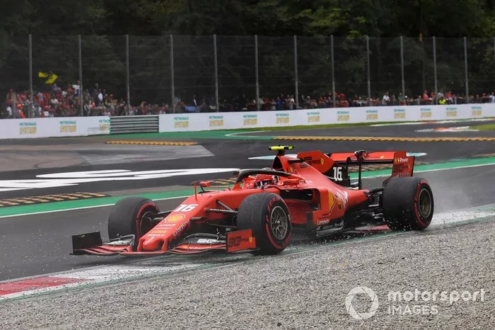 A Leclerc: “Y puedes adelantar, eh, a Sebastian, adelanta a Sebastian